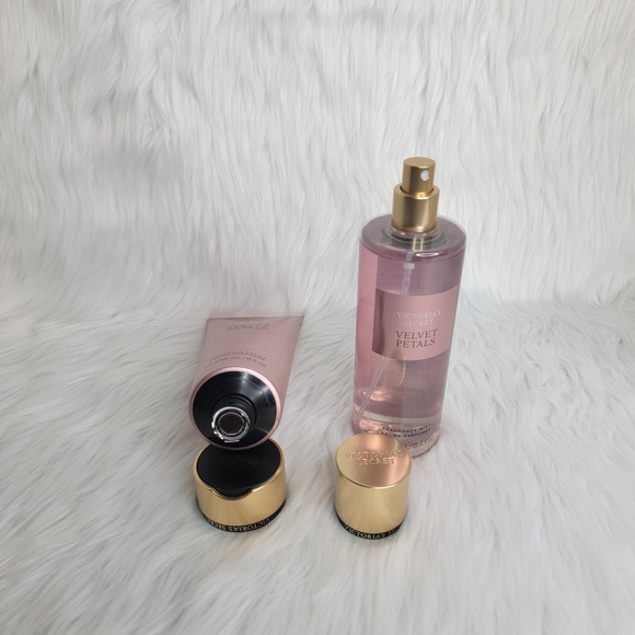 Victoria's Secret Velvet Petals Mist & Lotion Set. - Picture 3 of 3
